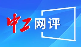 伊布造访冬奥“中国之家”并细看U23国足纪念品，关注了李昊手套